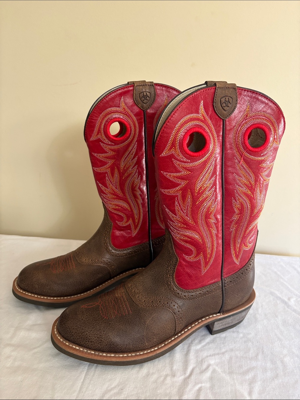 Womenโs Ariat Brown & Red Western Pull-On BootsโWorn Once